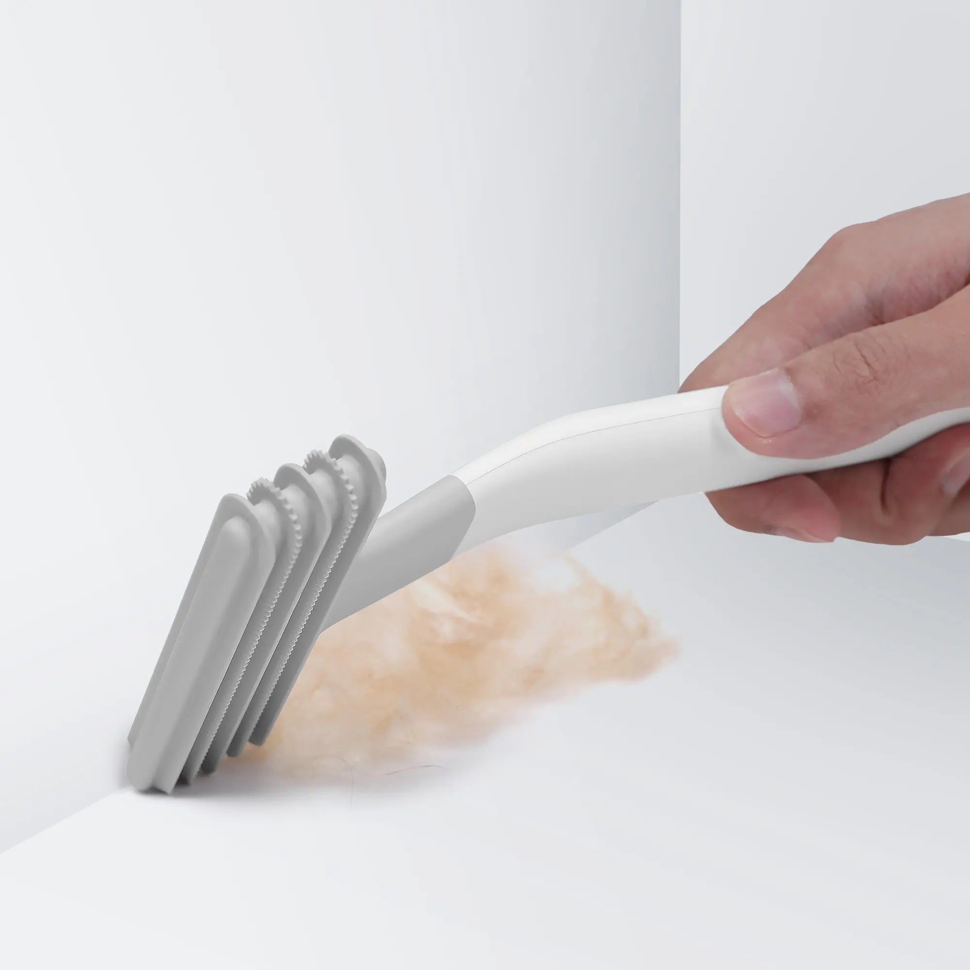 dancemoon Layer Brush cat hair remover and lint remover for removng pet hair in corners, narrow gaps, and crevices with a specialized side brush.